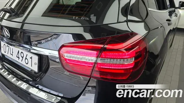 Mercedes-Benz GLA-Class 2018 — Photo 8/31