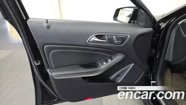 Mercedes-Benz GLA-Class 2018 — Photo 15/31
