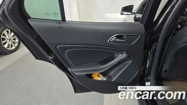 Mercedes-Benz GLA-Class 2018 — Photo 27/31