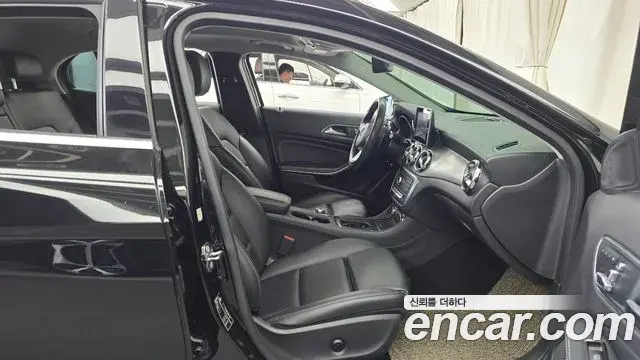 Mercedes-Benz GLA-Class 2018 — Photo 12/31
