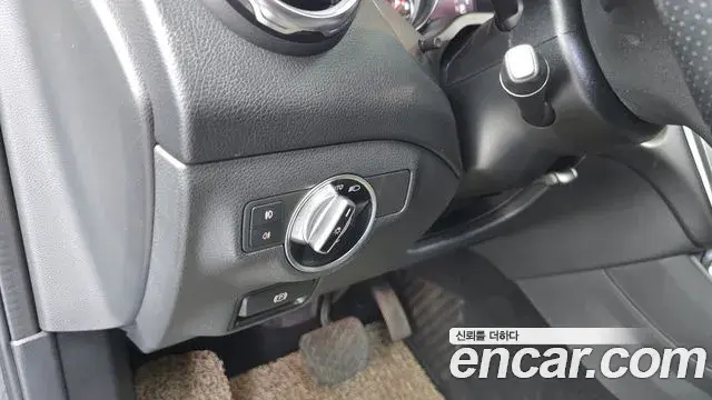 Mercedes-Benz GLA-Class 2018 — Photo 13/31