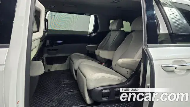Kia Carnival 2023 — Фото 12/20