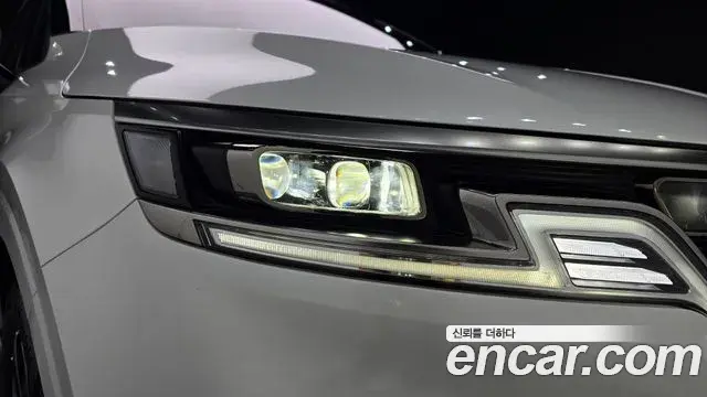Kia Carnival 2023 — ფოტო 24/32