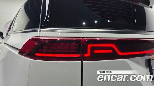 Kia Carnival 2023 — ფოტო 4/32