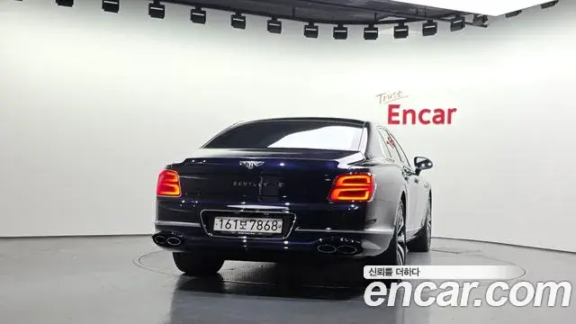 Bentley Flying Spur 2023 — Şəkil 21/36