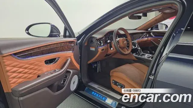 Bentley Flying Spur 2023 — Şəkil 29/36