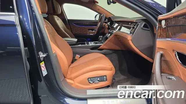 Bentley Flying Spur 2023 — Şəkil 34/36