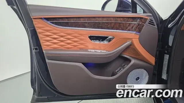 Bentley Flying Spur 2023 — Şəkil 25/36