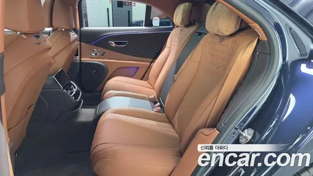 Bentley Flying Spur 2023 — Şəkil 22/36