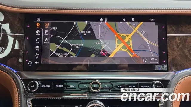 Bentley Flying Spur 2023 — Şəkil 35/36