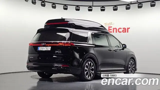 Kia Carnival 2023 — Фото 2/20