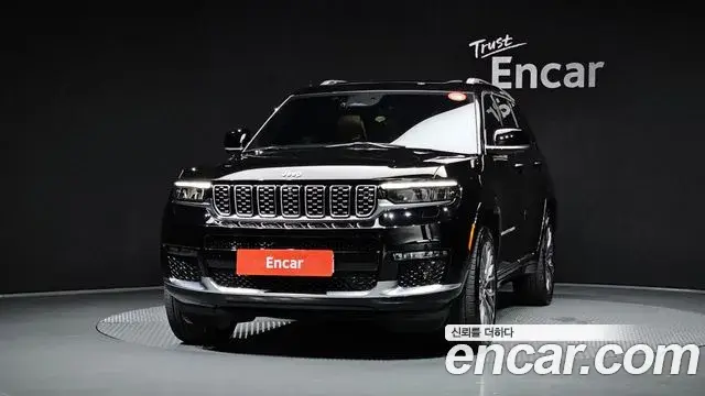 Jeep Grand Cherokee 2022 — Фото 3/20