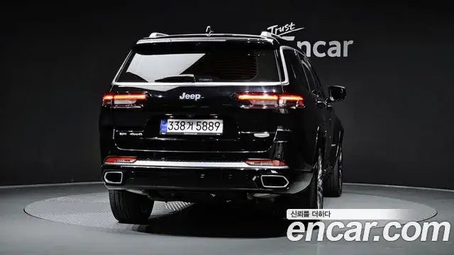 Jeep Grand Cherokee 2022 — Фото 4/20