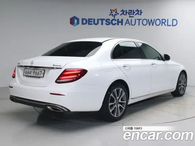 Mercedes-Benz E-Class 2019 — Фото 1/20