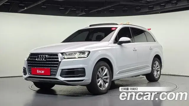 Audi Q7 2019 — Фото 1/20