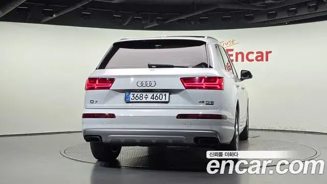 Audi Q7 2019 — Фото 4/20