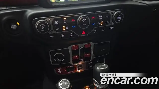 Jeep Wrangler 2019 — Фото 17/20