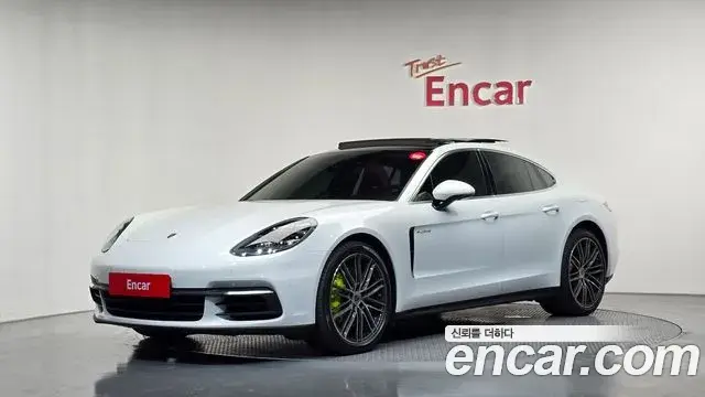 Porsche Panamera 2018 — Фото 1/20
