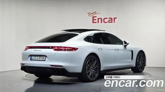 Porsche Panamera 2018 — Фото 2/20