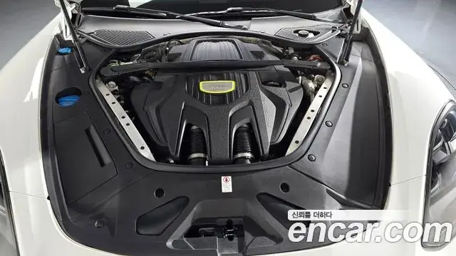 Porsche Panamera 2018 — Фото 6/20