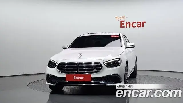 Mercedes-Benz E-Class 2021 — Фото 3/20