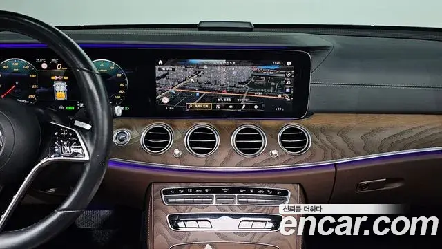 Mercedes-Benz E-Class 2021 — Фото 13/20