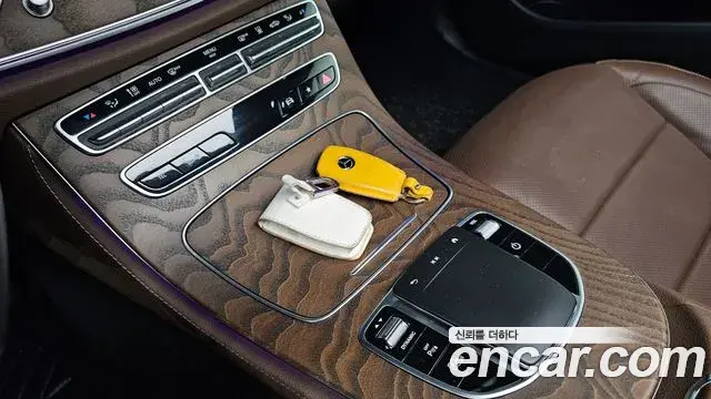 Mercedes-Benz E-Class 2021 — Фото 15/20