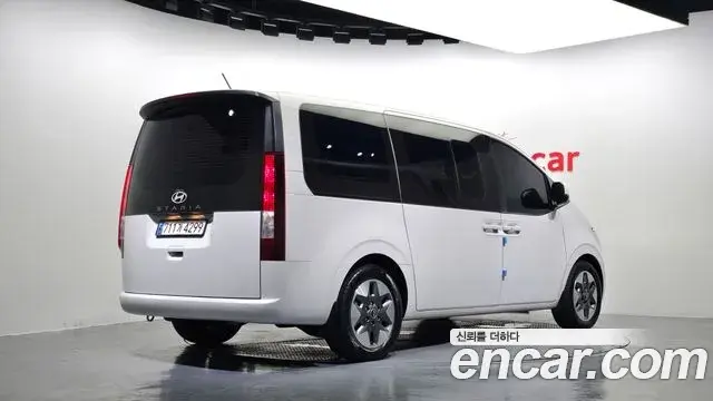 Hyundai Staria 2024 — Фото 2/20