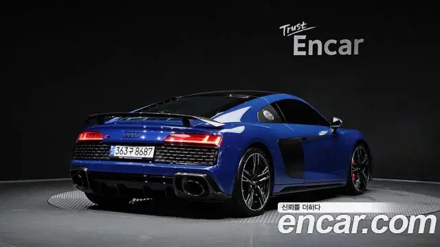 Audi R8 2021 — Фото 2/20