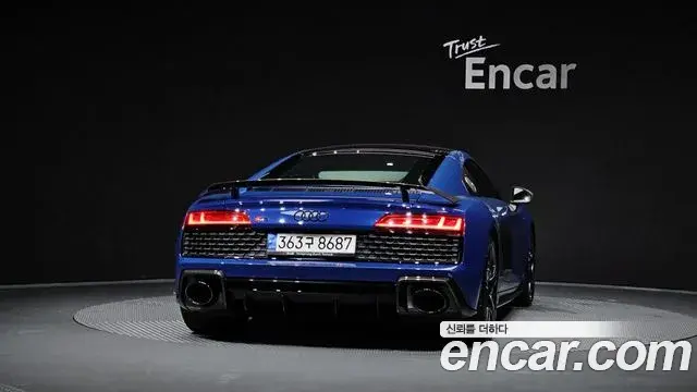 Audi R8 2021 — Фото 4/20