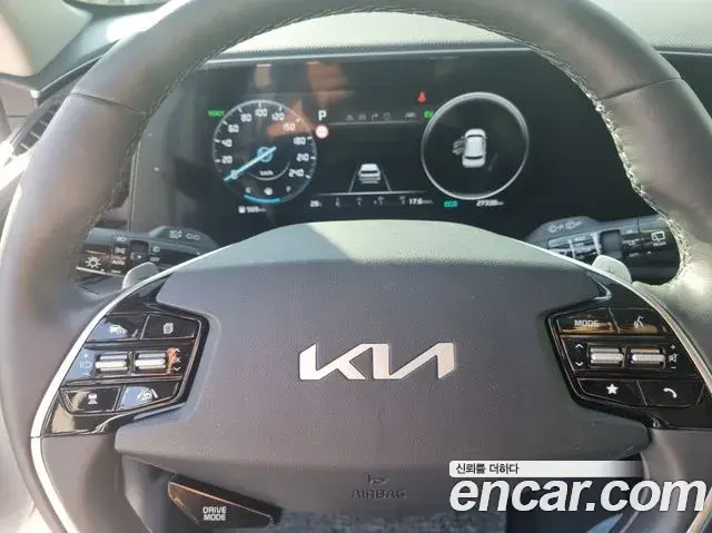 Kia Niro 2024 — Фото 17/20