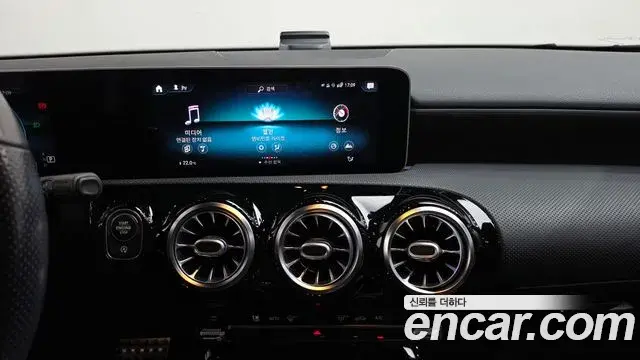 Mercedes-Benz A-Class 2020 — Фото 13/20