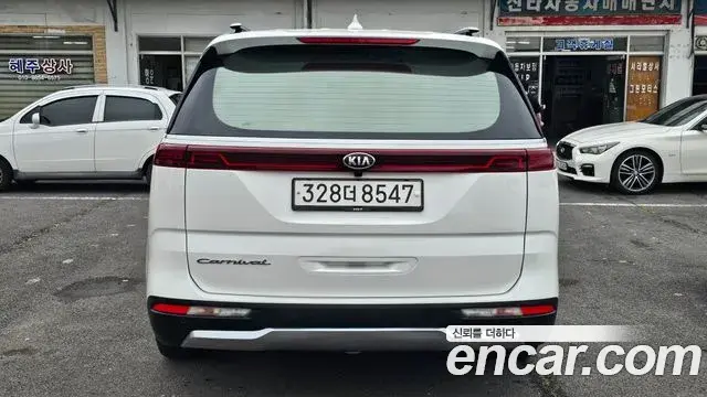Kia Carnival 2021 — Фото 5/20