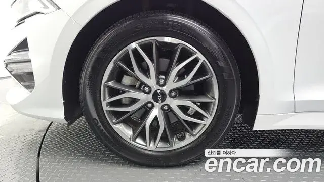Kia K5 2022 — Photo 17/30