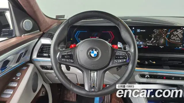 BMW XM 2023 — Фото 14/20