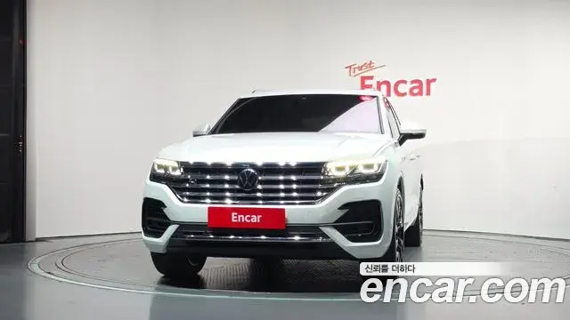 Volkswagen Touareg 2023 — Photo 2/36