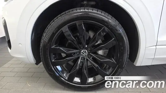 Volkswagen Touareg 2023 — Photo 16/36
