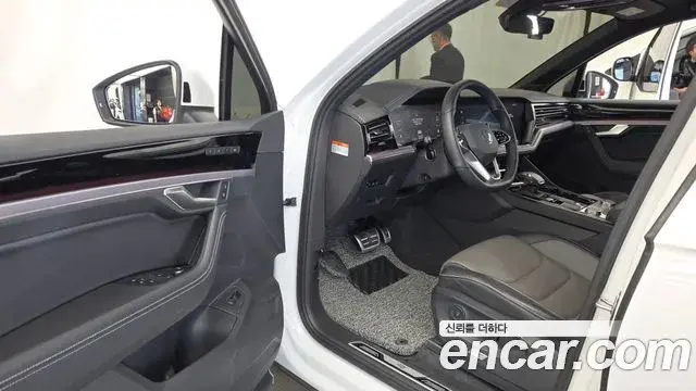 Volkswagen Touareg 2023 — Photo 33/36
