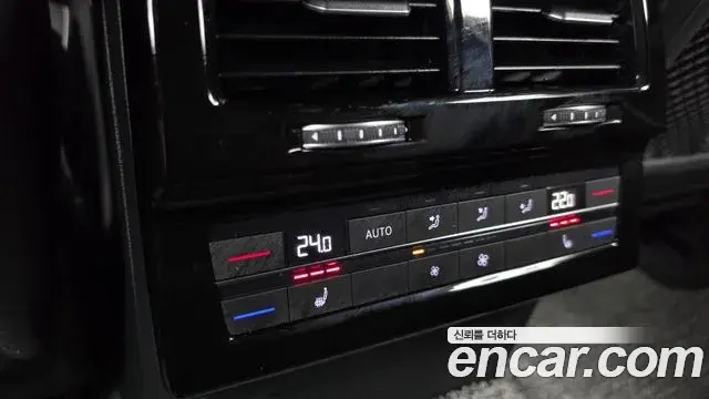 Volkswagen Touareg 2023 — Photo 5/36