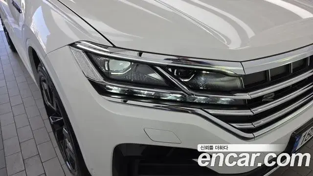 Volkswagen Touareg 2023 — Photo 11/36