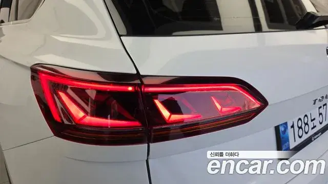 Volkswagen Touareg 2023 — Photo 29/36