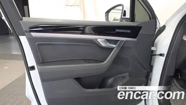 Volkswagen Touareg 2023 — Photo 21/36
