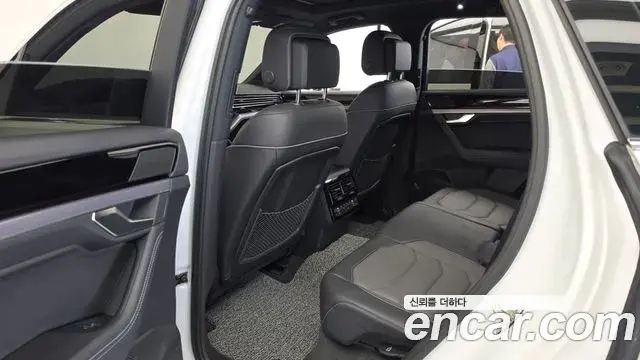 Volkswagen Touareg 2023 — Photo 9/36