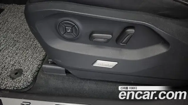 Volkswagen Touareg 2023 — Photo 8/36