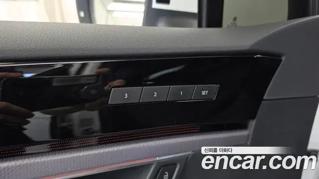Volkswagen Touareg 2023 — Photo 7/36