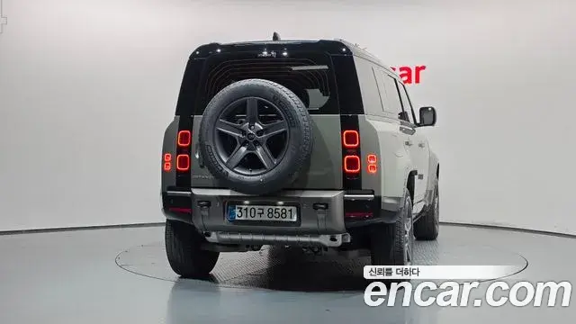 Land Rover Defender 2025 — Фото 4/20