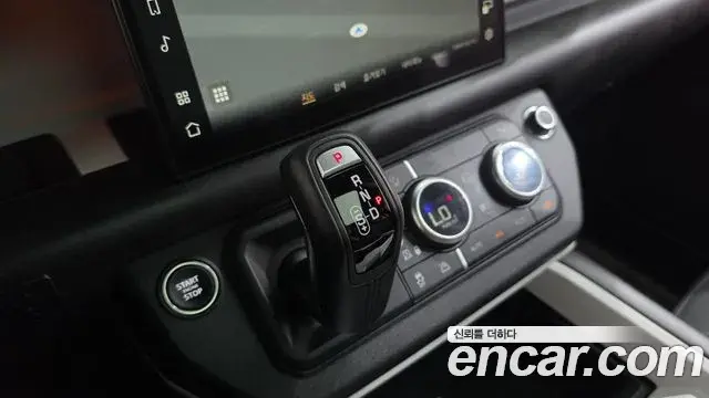 Land Rover Defender 2025 — Фото 9/20
