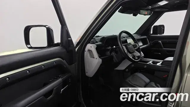 Land Rover Defender 2025 — Фото 10/20