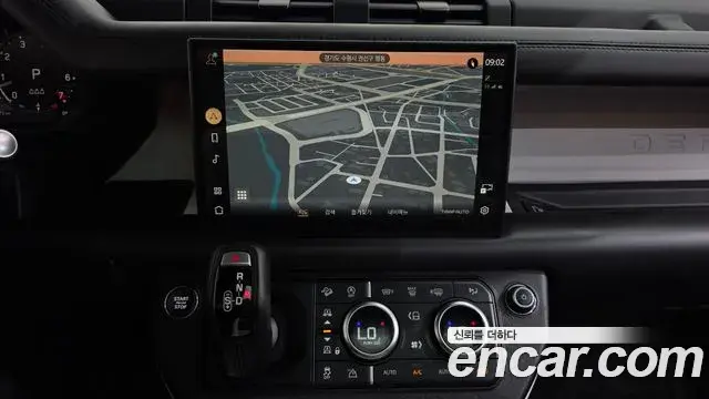 Land Rover Defender 2025 — Фото 13/20