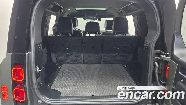 Land Rover Defender 2025 — Фото 19/20
